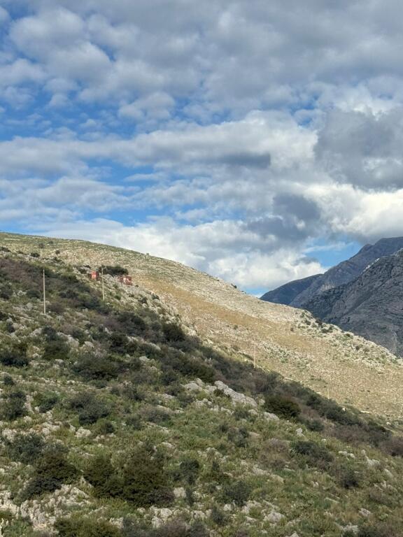 7350m2 toke me pamje nga deti Qeparo
