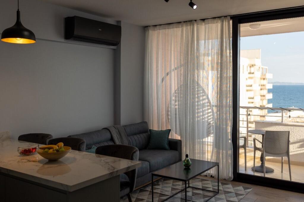 Appartamento 2+1+2 in affitto   Vista mare completa a Currila