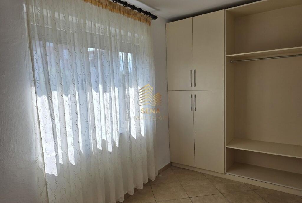Affitto, Appartamento 3+1+A+BLK, Parzialmente arredato, Ali Demi, 40.000 Lek/Mese