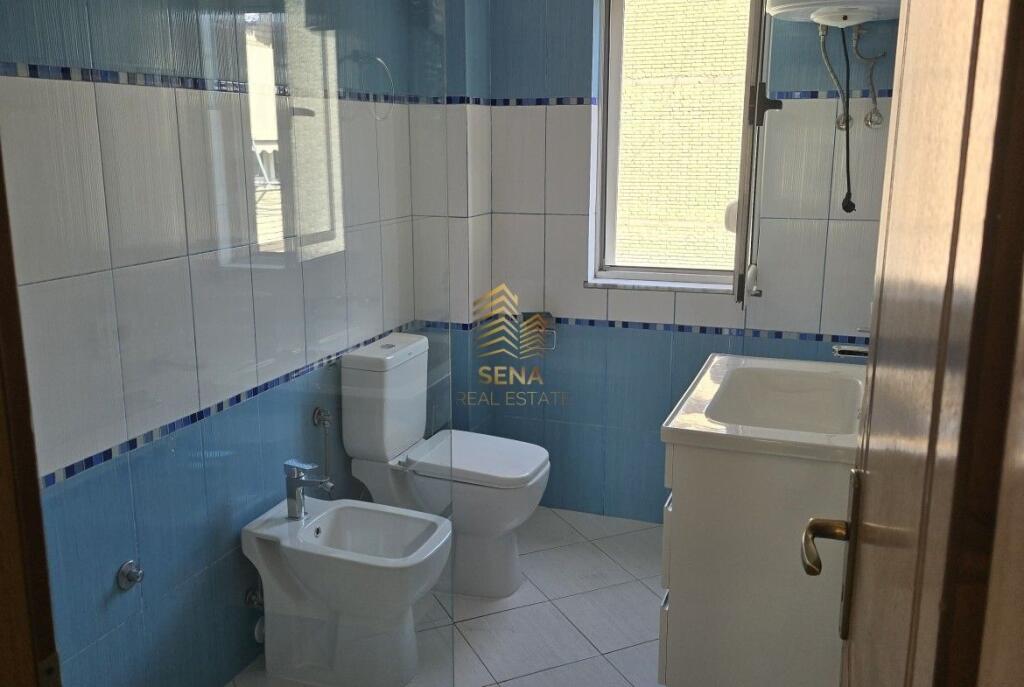 Affitto, Appartamento 3+1+A+BLK, Parzialmente arredato, Ali Demi, 40.000 Lek/Mese