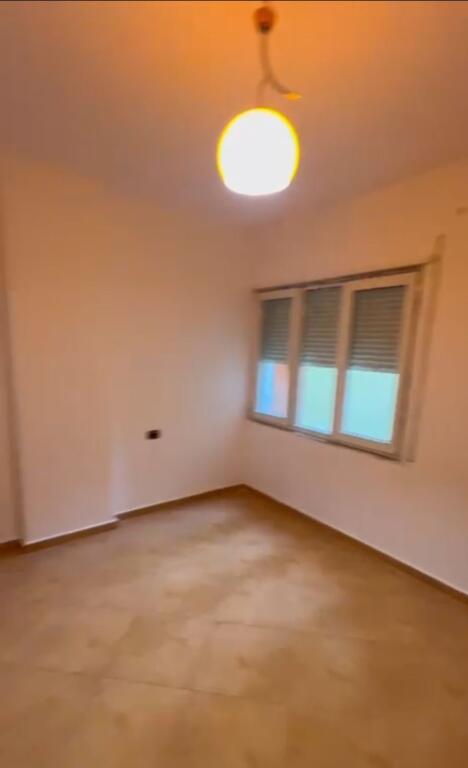 Shitet  apartament  3+1+2  +1 post parkim  Kodra e diellit  