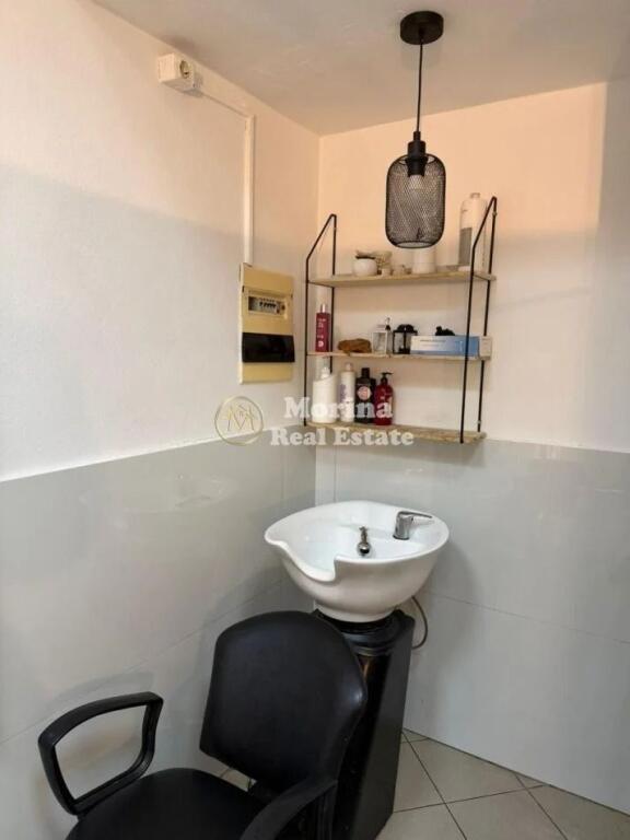 Rent | Business Premises | Kavaja Street | 300 €/month