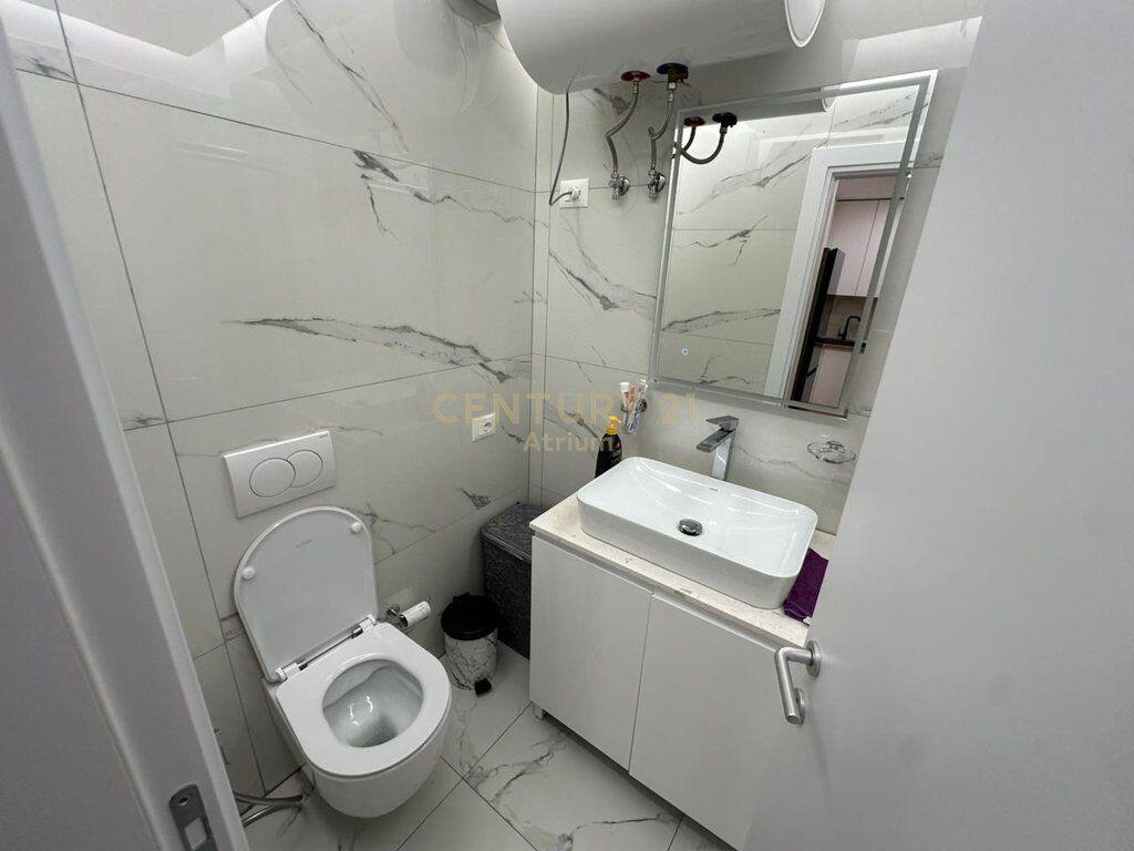 Shitet, Apartament 1+1+ Post Parkimi, Shkozë !