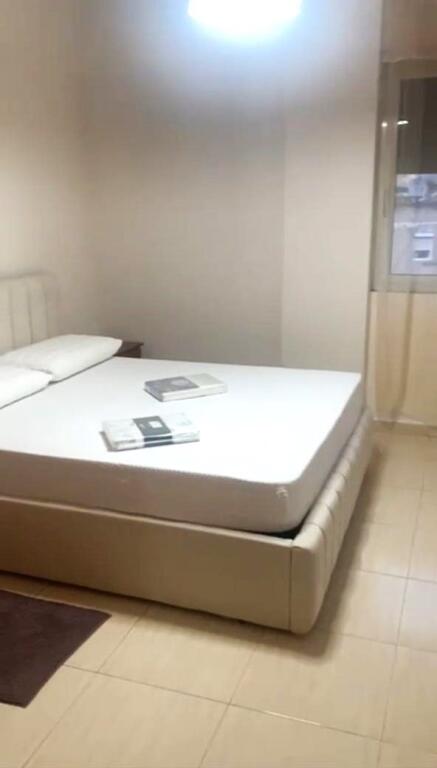 🏢Rruga e Elbasanit,prane Mullirit te Vjeter jepet me qera apartament 1+1,i mobiluar 700Euro   