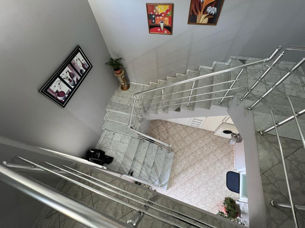 Occasione!!! Al Rondo di Sauku, vicino al Lago Artificiale, in vendita Ville su 3 Piani