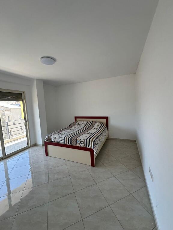 🏡 Shitet Apartament 2+1+2 📍 Kompleksi Tom Doshi, Shkozë  ✅ Mundësi blerje me kredi 📐 Sipërfaqe: 105.5 m² 🏢 Kati 2 banim, me ashensor 🛋️ I mobiluar, gati për banim 📄 Me hipotekë 💶 Çmimi: 142 milion lek  