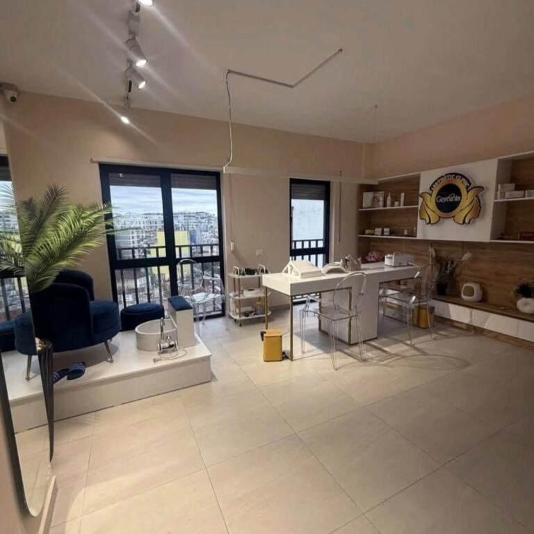 Shitet. Qendër ( Vila Gold)   Apartament 3+1+2