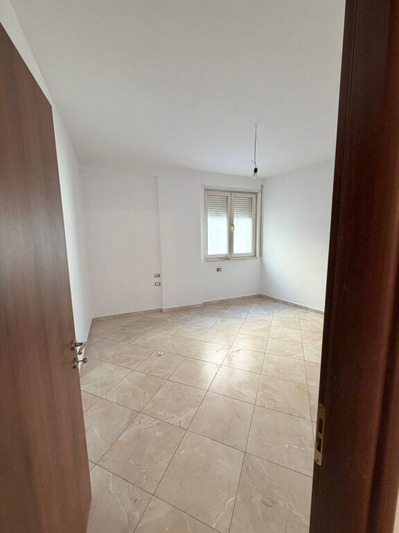 🏢 Appartamento/ufficio in affitto vicino al centro di Tirana