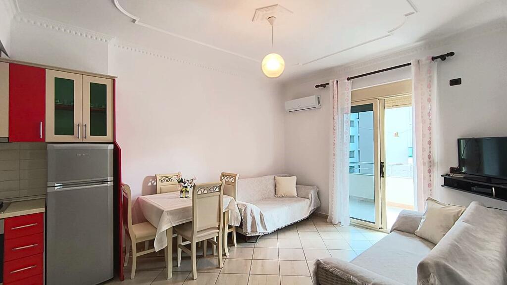 Apartament shume i madhe ne Lungomare