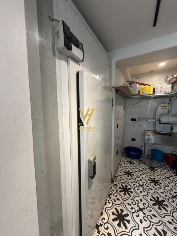 SHITET AMBIENT DHE BIZNES TE RRUGA FERIT XHAJKO 340.000 EURO