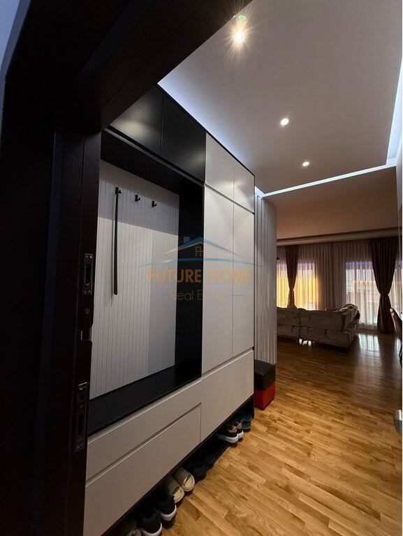 Shitet, Penthouse, Qesarak, Tirane