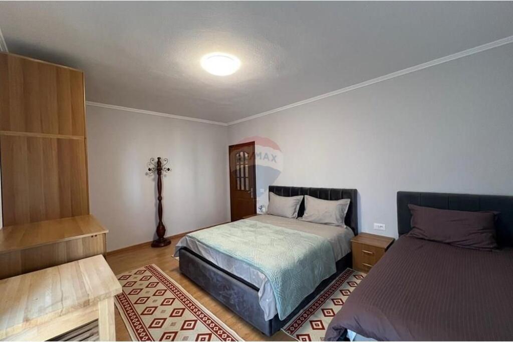 Apartment for rent 1+1 at Pazari i Ri