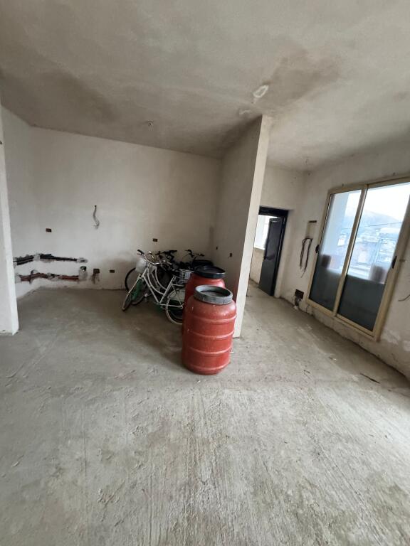 🏡 VENDESI PRIVATA SU DUE PIANI IN VENDITA – KODRA E PRIFTIT