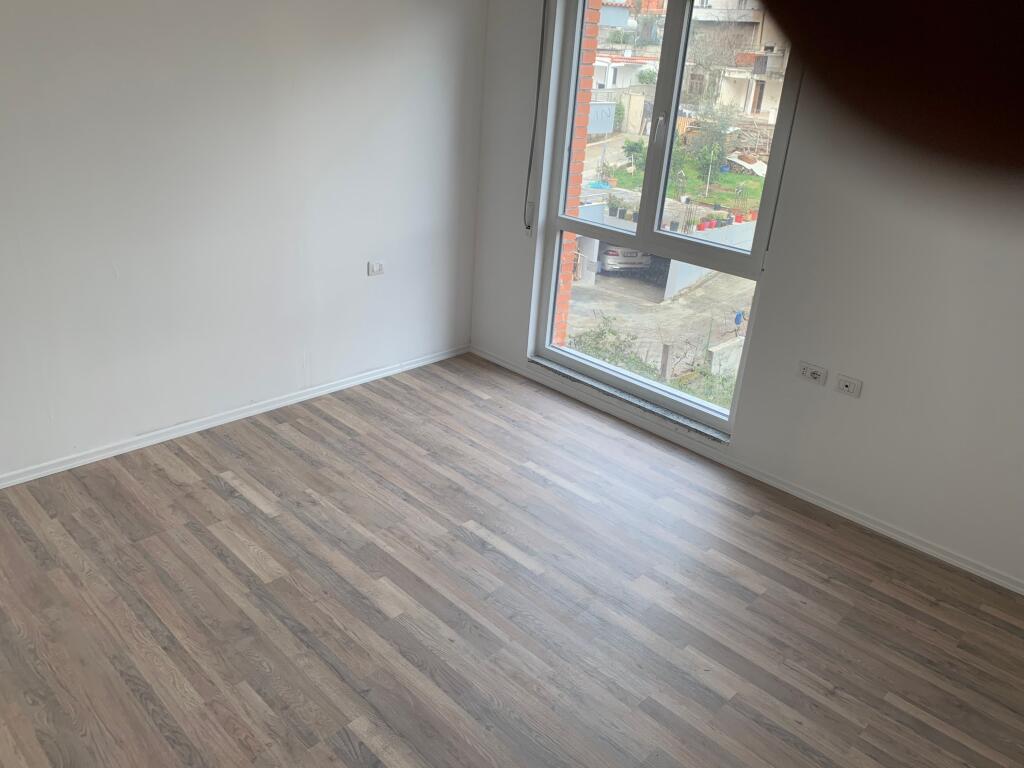 shitet apartamenti 2+1 paskuqan