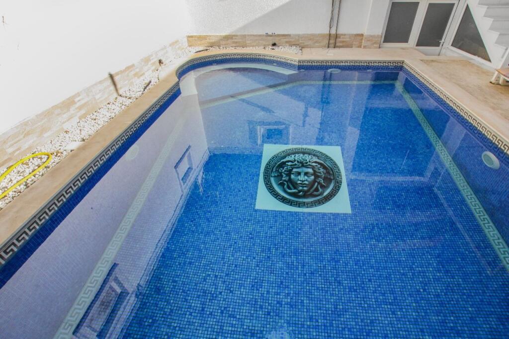 Shitet hotel ne Qender te Tiranes