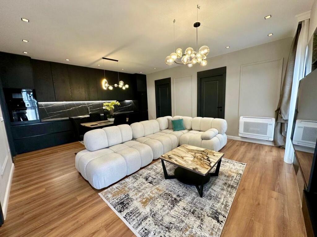 📣 SUPER RENT Luxury Apartment 3+1 With 2 Bathrooms And Parking Spot 📍Garden Building 🛣️ "Kavaja" Street ✨