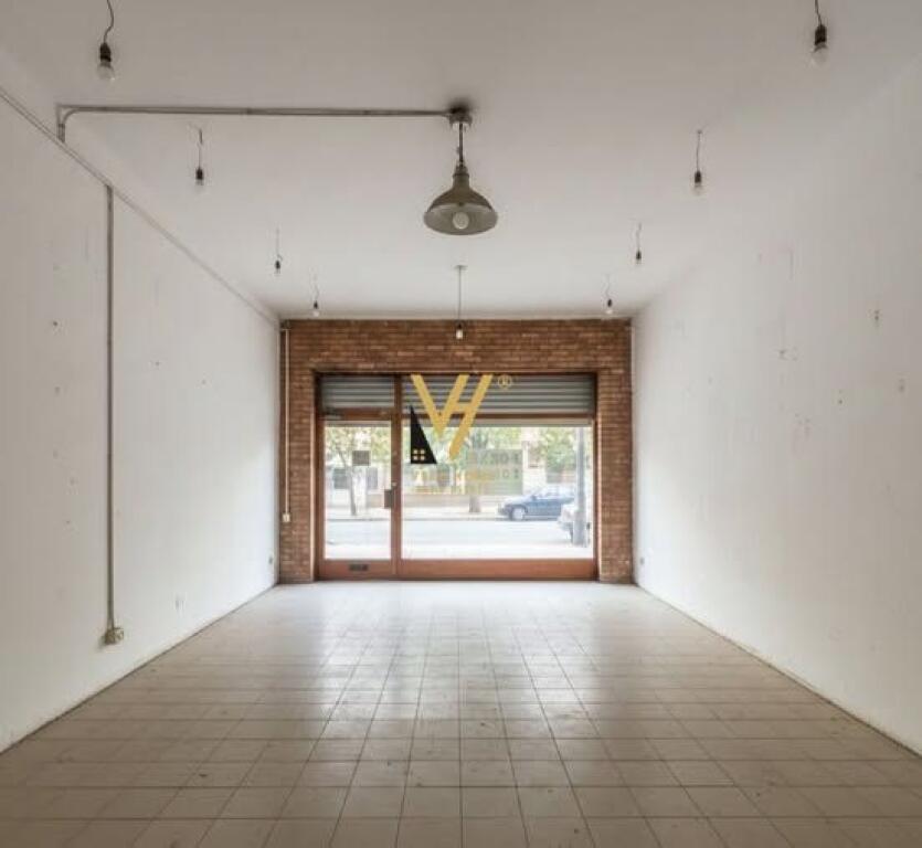 AFFITTASI NEGOZIO 61 M2 IN CENTRO 40.000 LEKE