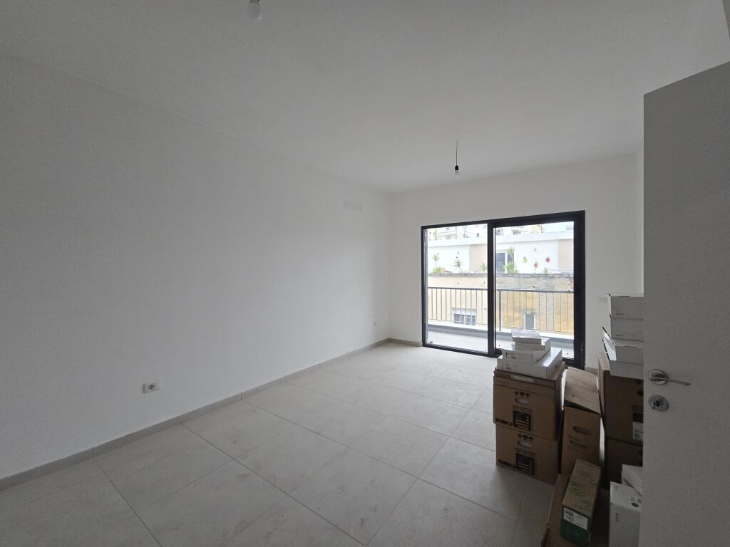 Apartament 2+1 ne shitje tek Rruga Barrikadave