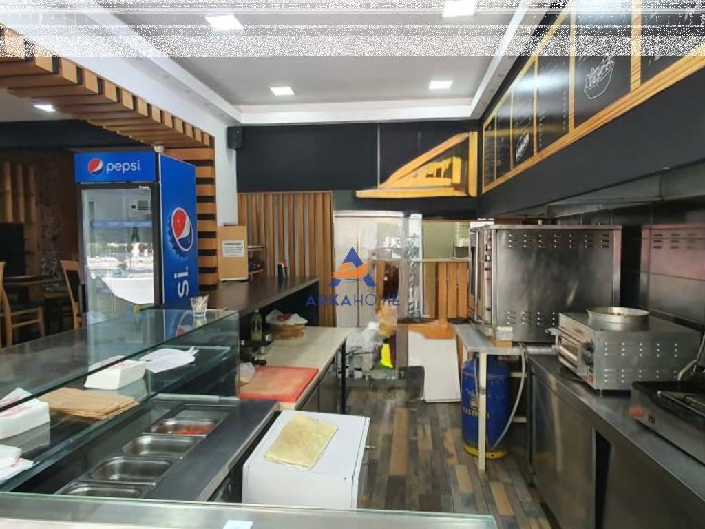 SHOP FOR SALE 14M2 "WILLSON SQUARE" 230,000 EURO