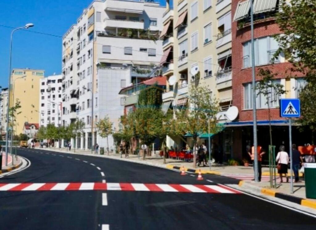 Qera, Ambient Komercial, Rruga e Kosovarve