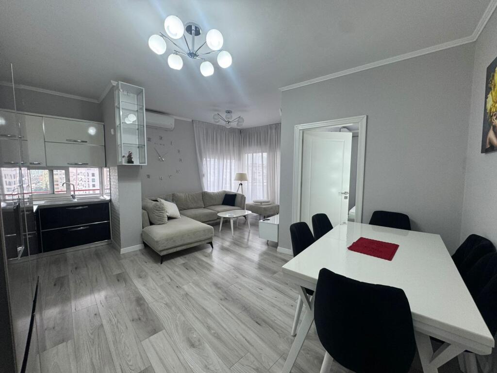 Apartament 2+1, Astir!