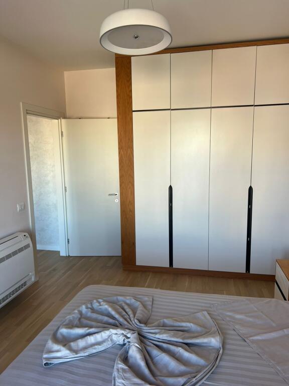 Jepet me qera apartament 1+1 në Kompleksin Panorama