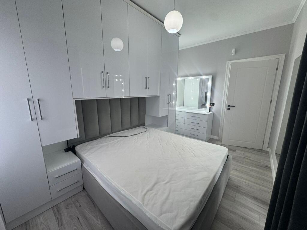 Apartament 2+1, Astir!