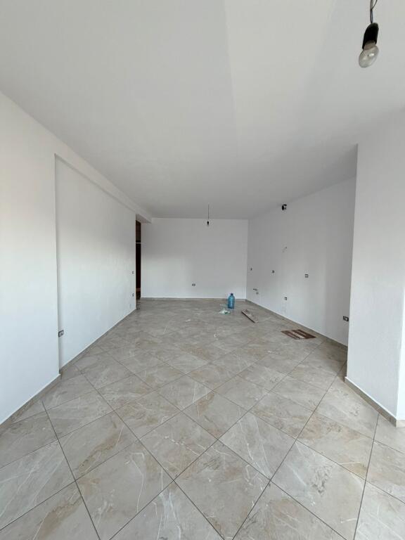 🏢 Appartamento/ufficio in affitto vicino al centro di Tirana