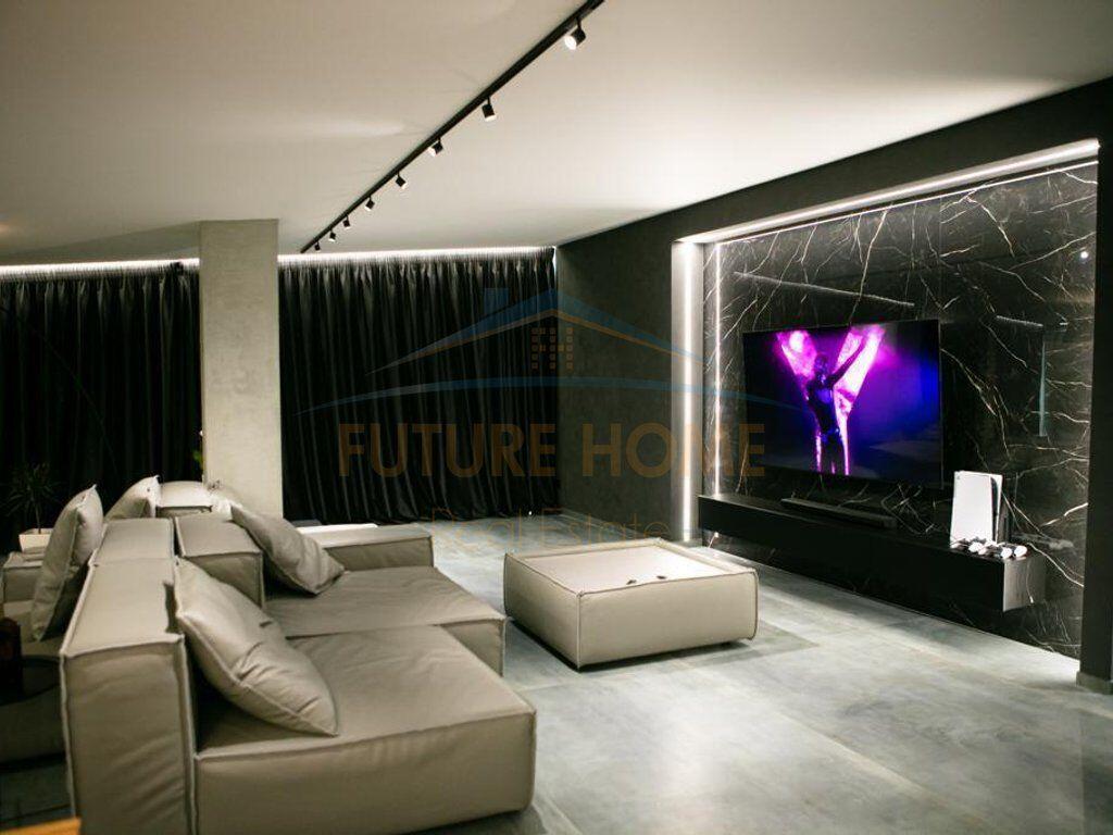 Shitet, Penthouse 3+1+3+2 Poste Parkimi, Liqeni i Thate, Tirane.