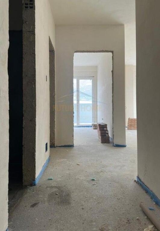 Shitet, Apartament 2+1, Ali Demi, Tiranë.