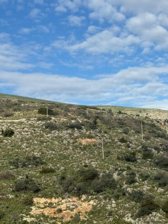 7350m2 toke me pamje nga deti Qeparo