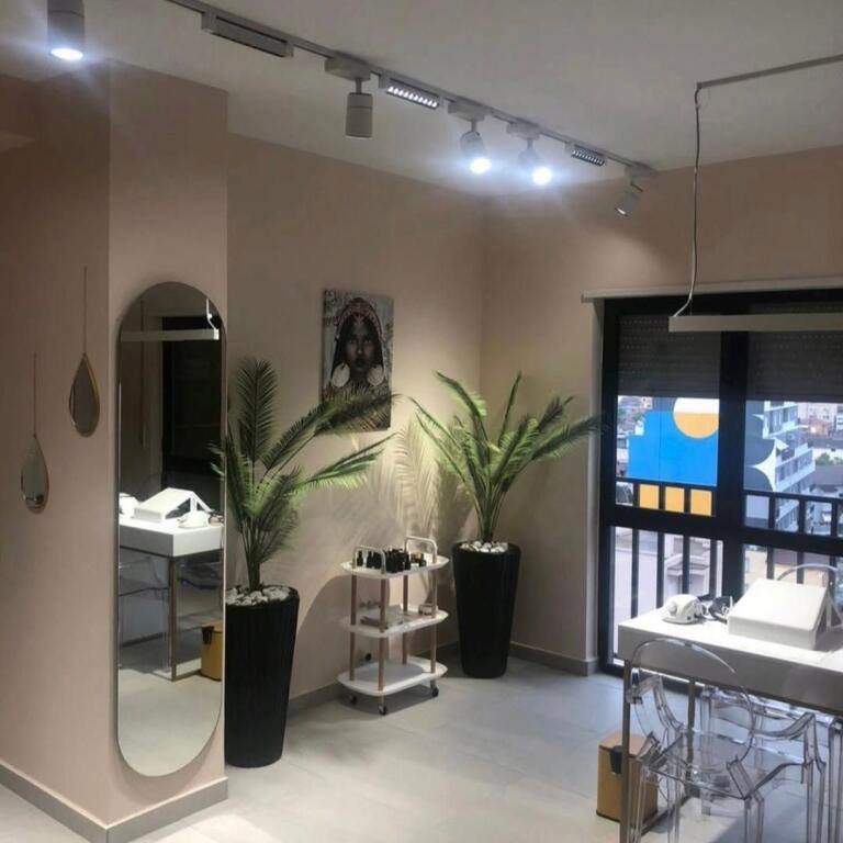 Shitet. Qendër ( Vila Gold)   Apartament 3+1+2