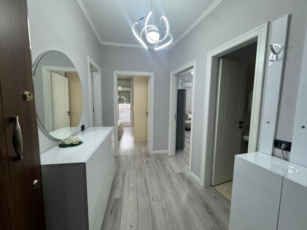 Apartament 2+1, Astir!