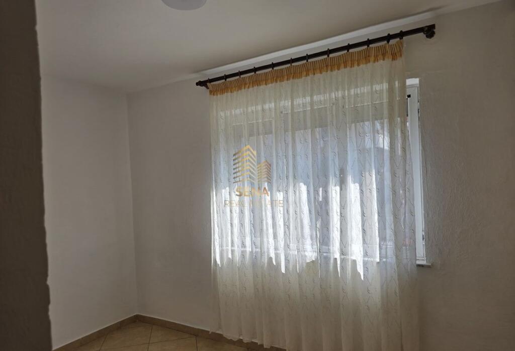 Affitto, Appartamento 3+1+A+BLK, Parzialmente arredato, Ali Demi, 40.000 Lek/Mese