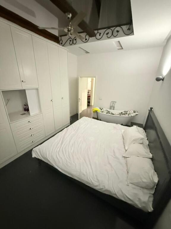 SHTEPI PRIVATE PER QERA TE GJIMNAZI PETRO NINI