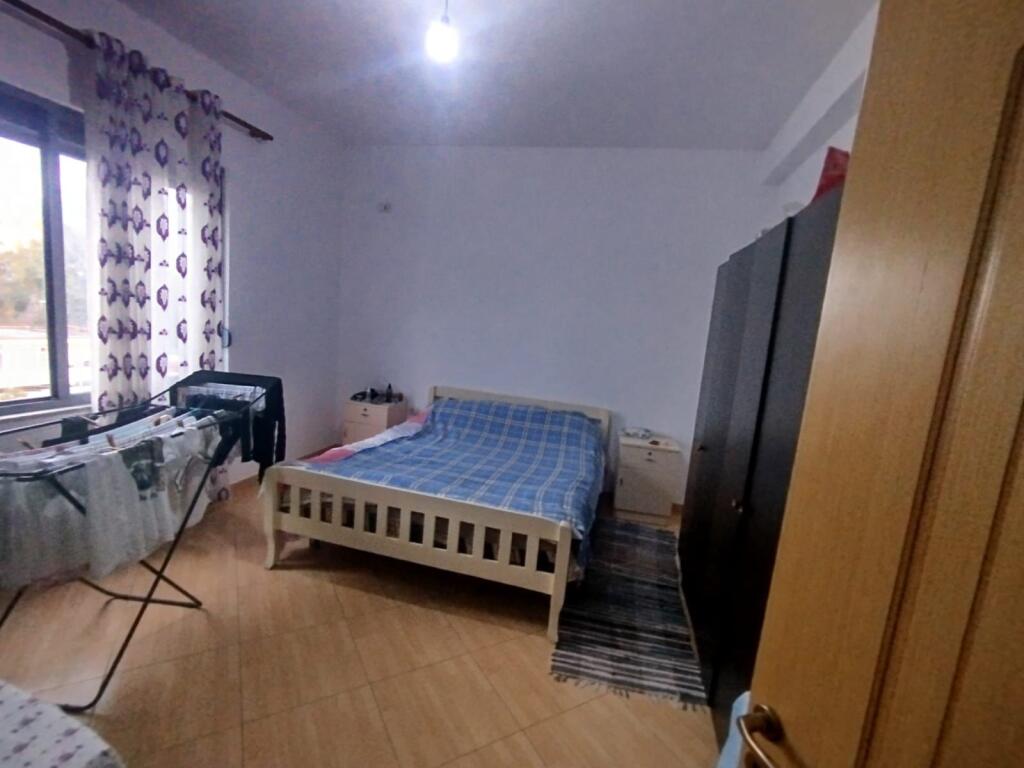 Qera | Shtëpi private 2 + 1 | 21 Dhjetori | 500 €/muaj