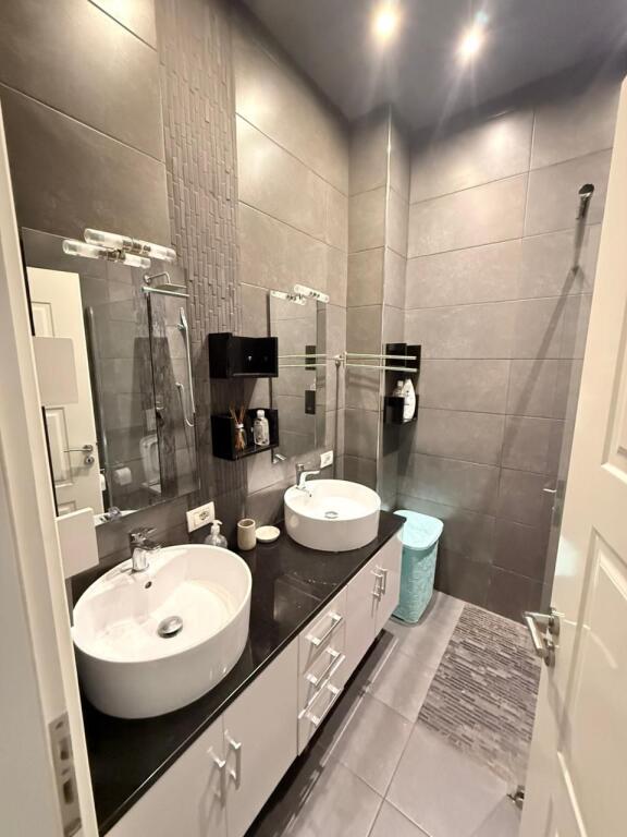 SHTEPI PRIVATE PER QERA TE GJIMNAZI PETRO NINI