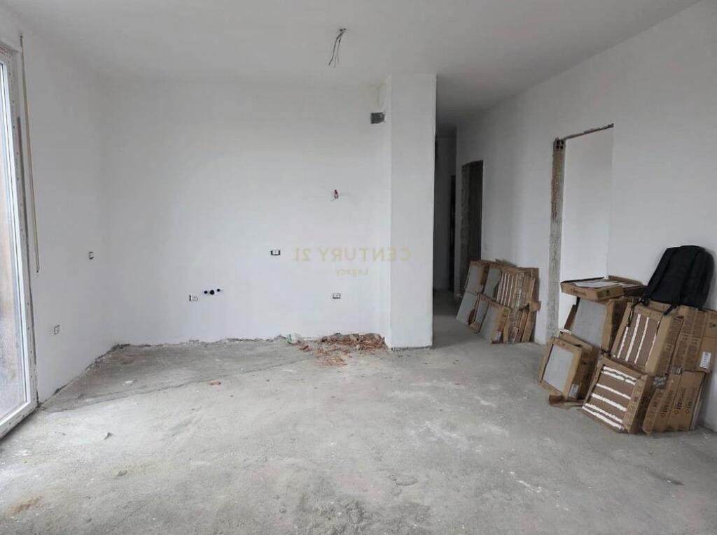 Apartament 2+1 në shitje ne Ali Demi.