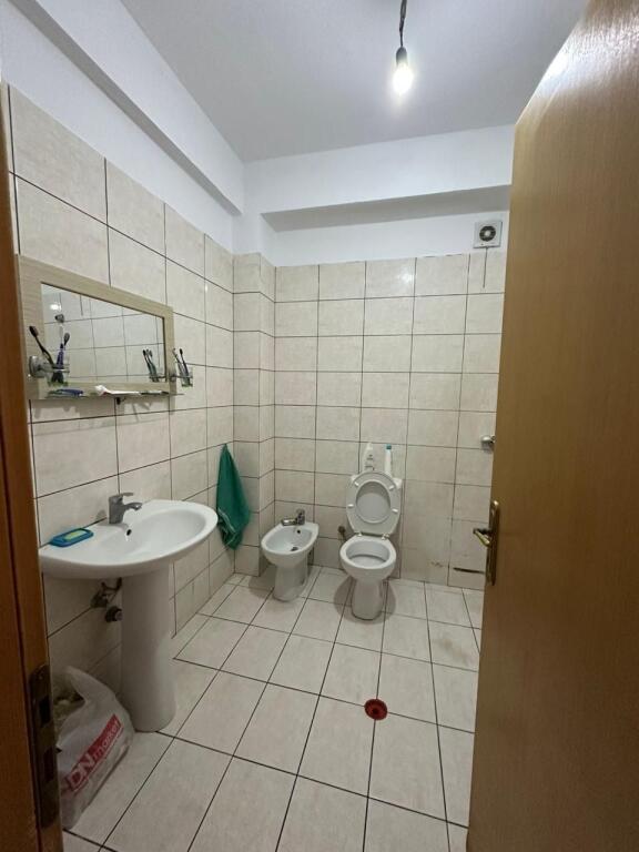 In vendita 2+2 bagno+1 balcone A Yzberisht