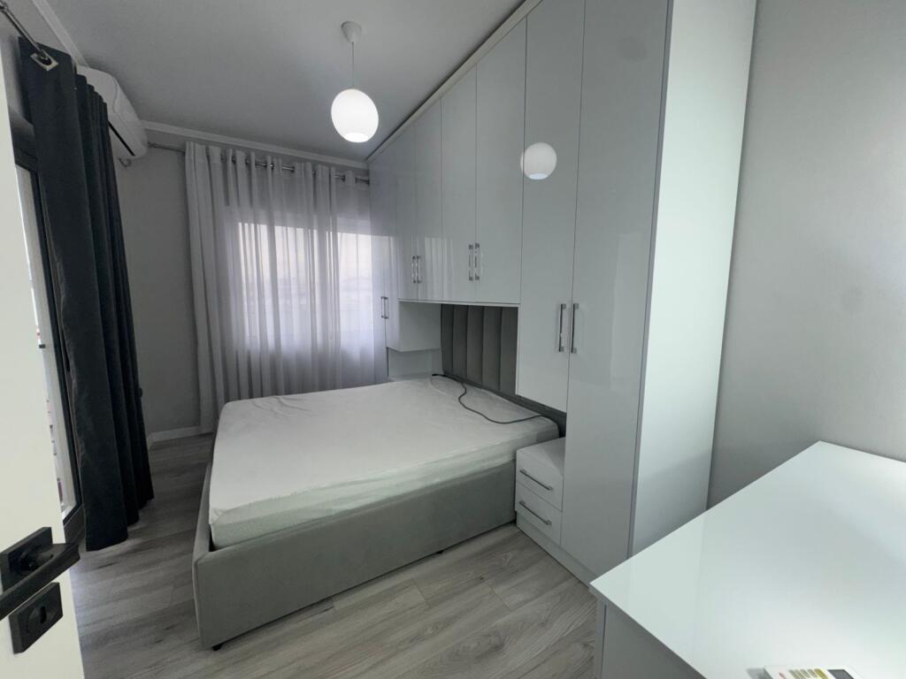 Apartament 2+1, Astir!