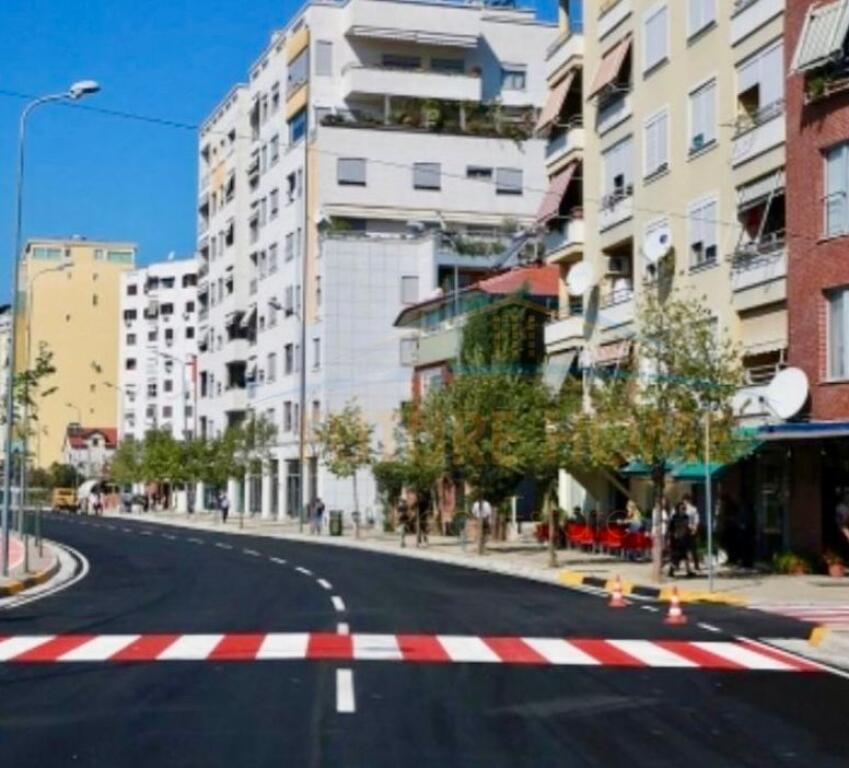 Qera, Ambient Komercial, Rruga e Kosovarve