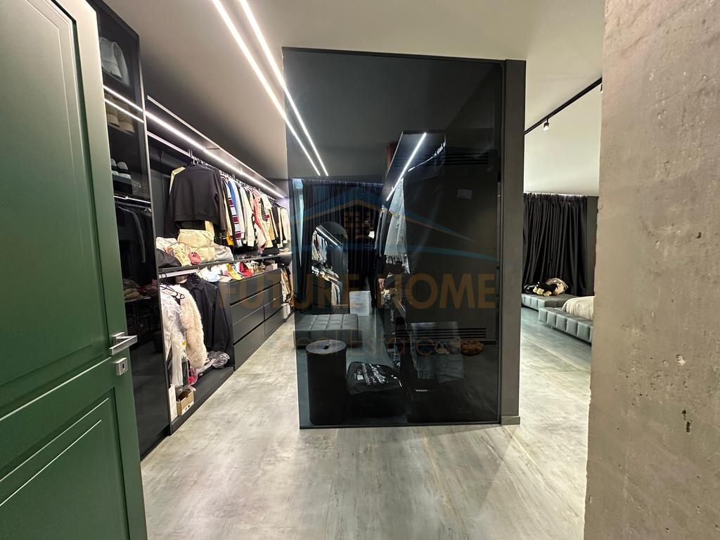 Shitet, Penthouse 3+1+3+2 Poste Parkimi, Liqeni i Thate, Tirane.