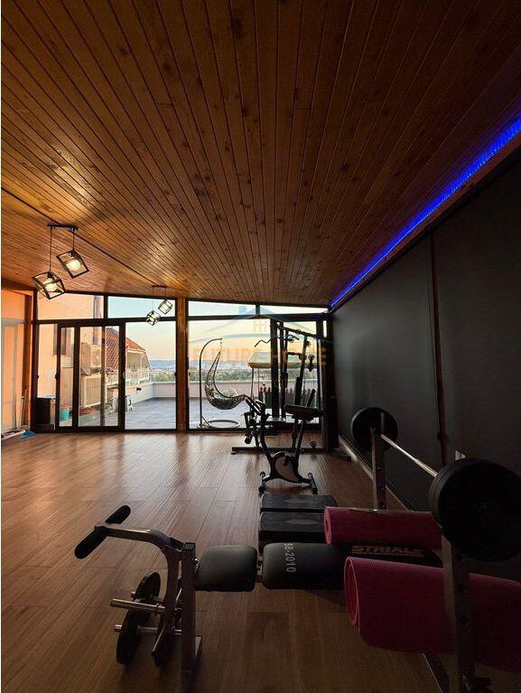 Shitet, Penthouse, Qesarak, Tirane