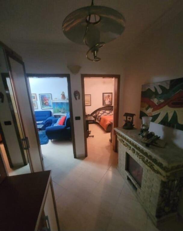 Shitet apartament 3+1, i pozicionuar në fillim të rrugës Myslym Shyri