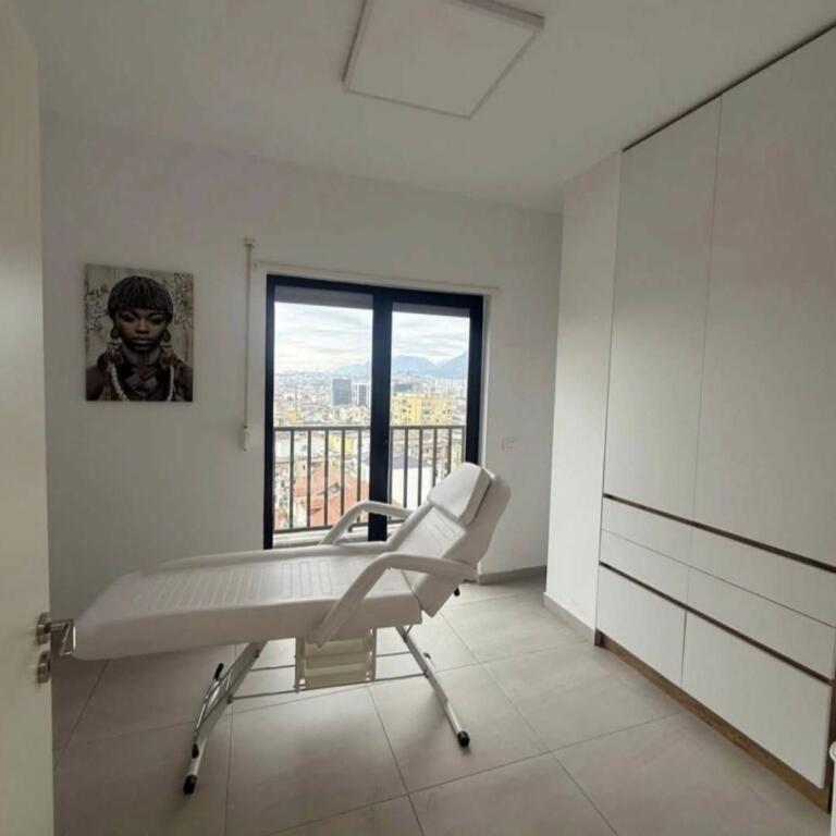 Shitet. Qendër ( Vila Gold)   Apartament 3+1+2