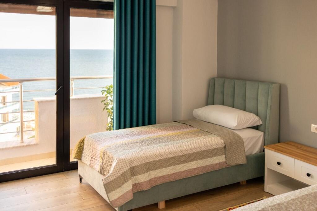 Appartamento 2+1+2 in affitto   Vista mare completa a Currila