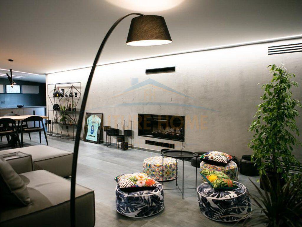 Shitet, Penthouse 3+1+3+2 Poste Parkimi, Liqeni i Thate, Tirane.