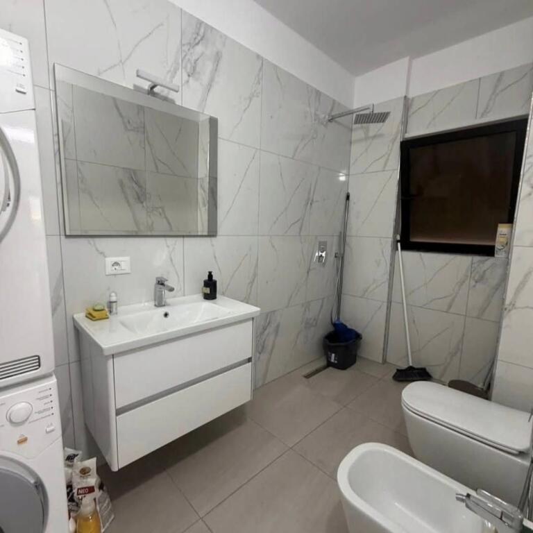 Shitet. Qendër ( Vila Gold)   Apartament 3+1+2