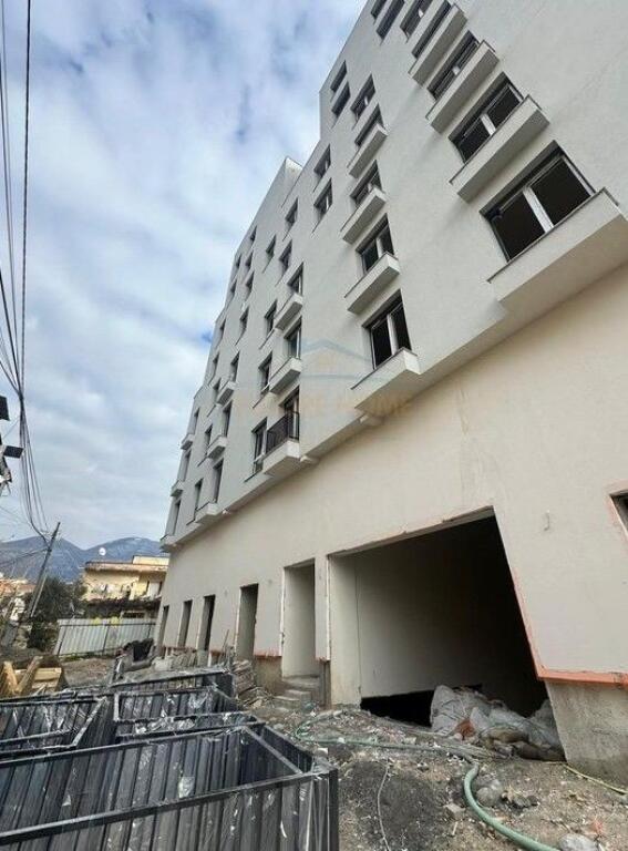 Shitet, Apartament 2+1, Ali Demi, Tiranë.