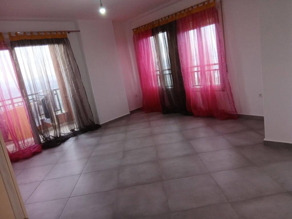 Jepet Me Qera Apartament 1+1+1 Ballkon